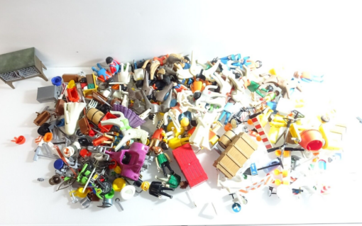 Konvolut Playmobilfiguren ca. 70 Figuren mit Zubehör siehe Foto CK4657 o.