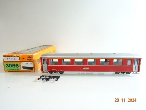 Bemo H0m Personenwagen 1. Kl. der RhB in EVP PR4325