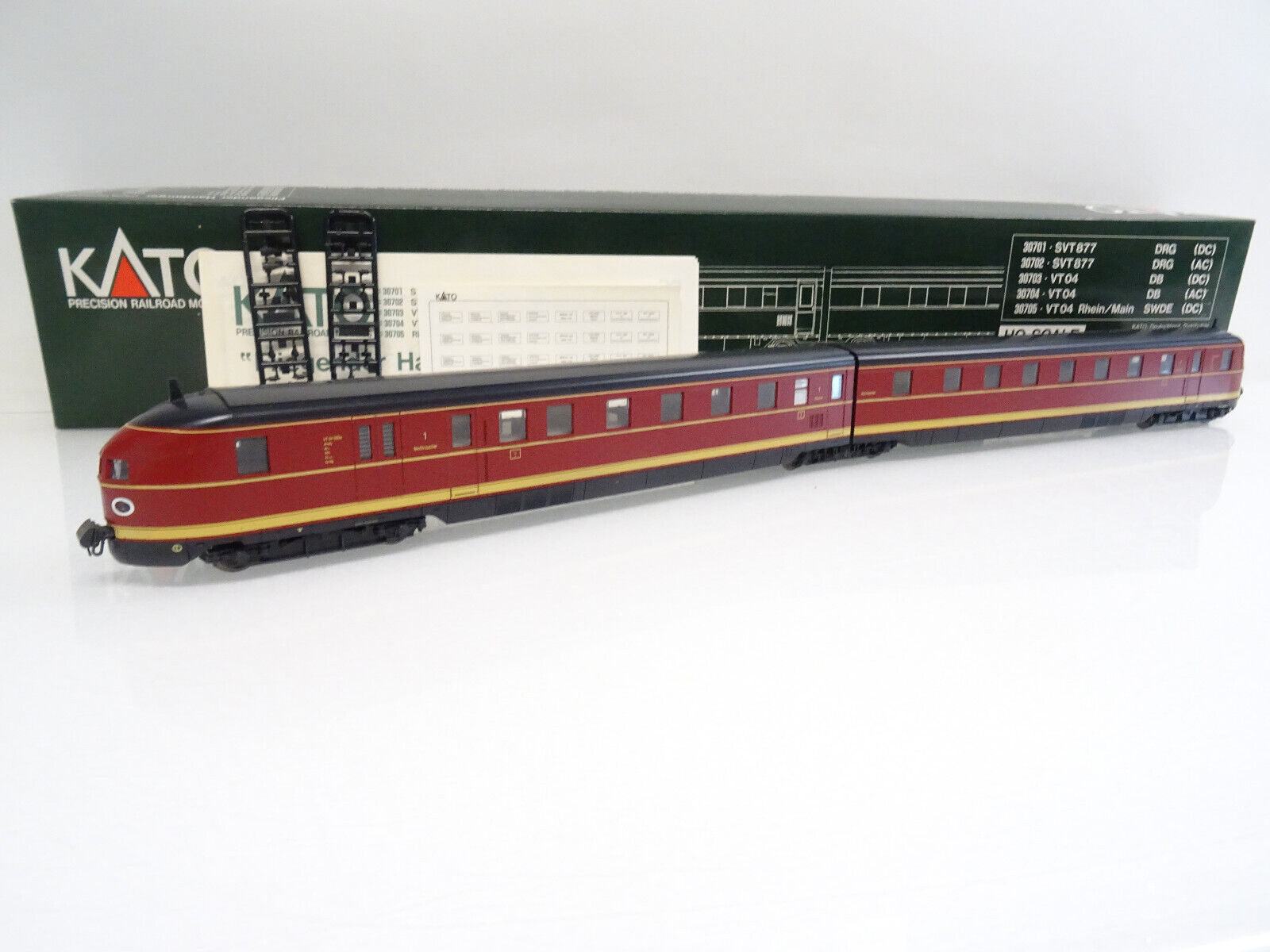 Kato H0 30703 Dieseltriebzug VT 04 Fliegender Hamburger der DB in