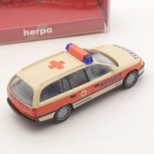 Herpa 1:87 043434 Opel Omega Kombi BRK Notarzt in OVP RI5952 – Bild 3